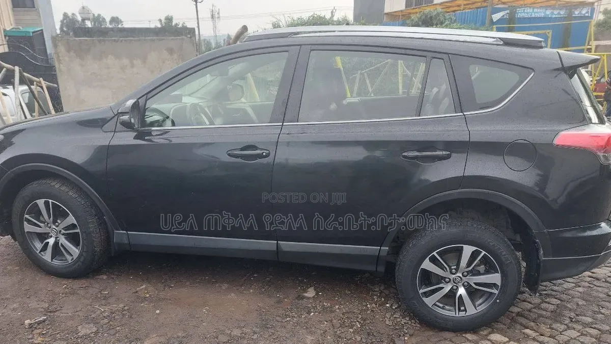 Toyota RAV4 2017 Maroon