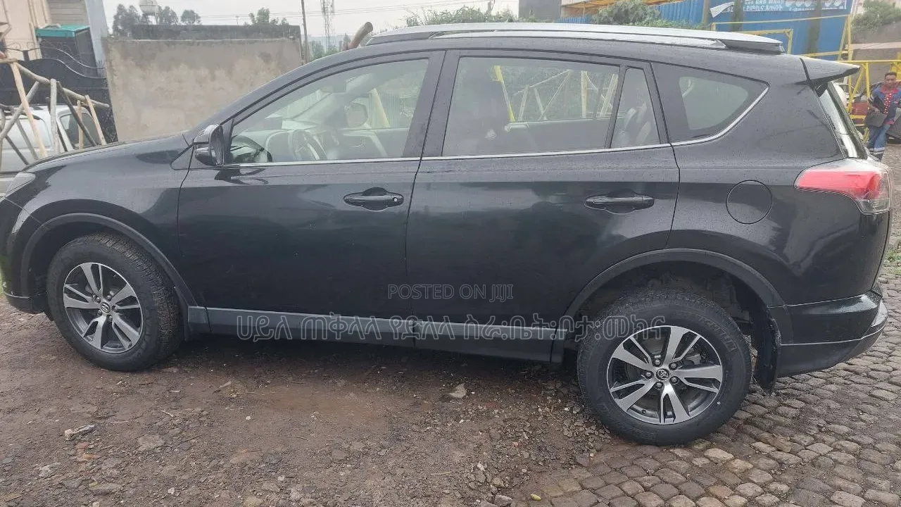 Toyota RAV4 2017 Maroon