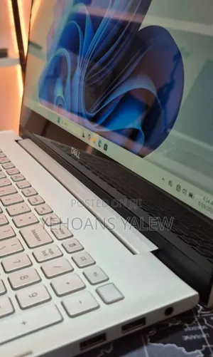 New Laptop Dell Inspiron 15 8GB Intel Core i5 SSD 256GB