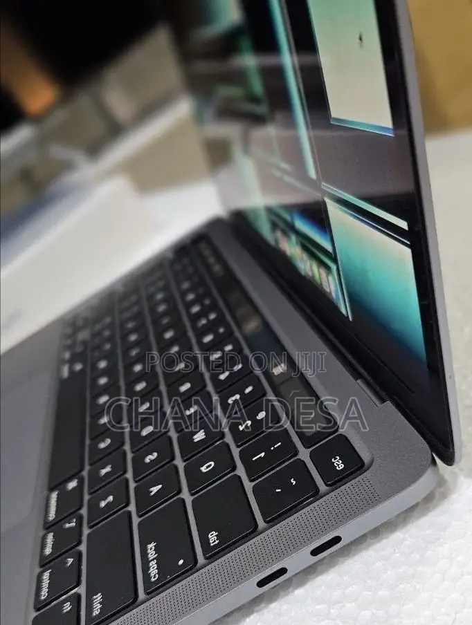 New Laptop Apple MacBook Pro 2022 M2 8GB Apple M2 SSD 256GB