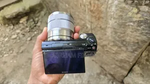 Sony Nex-5 Camera With 18-35mm Lens