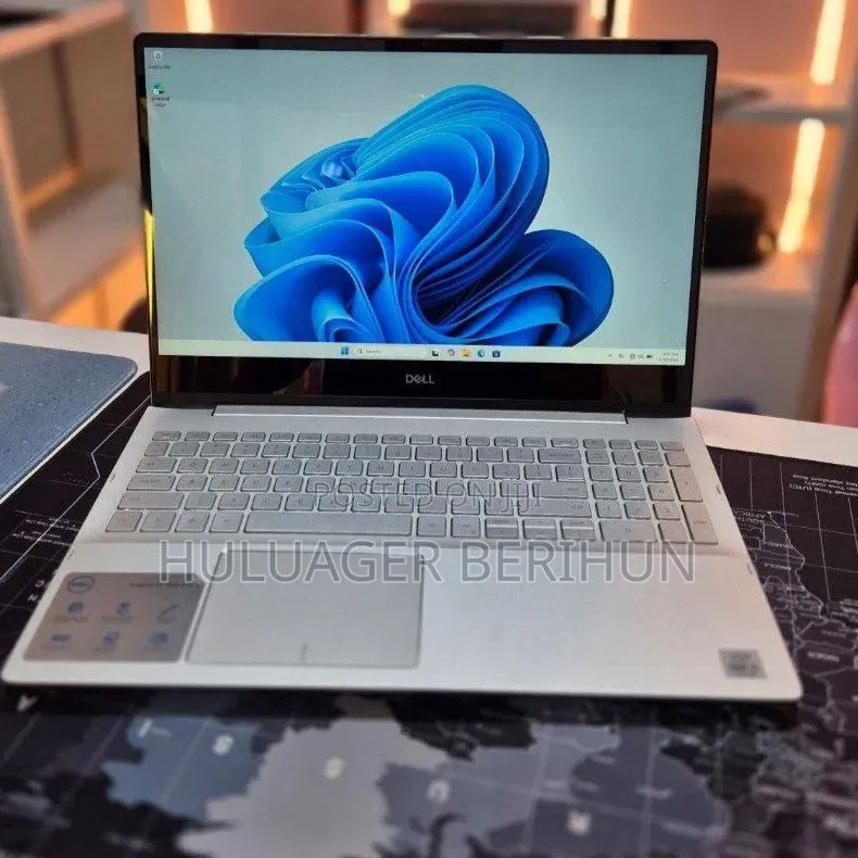New Laptop Dell Inspiron 15 8GB Intel Core i5 SSD 256GB