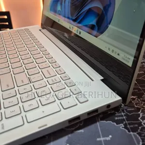 New Laptop Dell Inspiron 15 8GB Intel Core i5 SSD 256GB