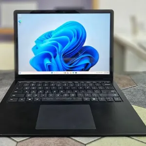 New Laptop Microsoft Surface 16GB Intel Core i7 SSD 512GB
