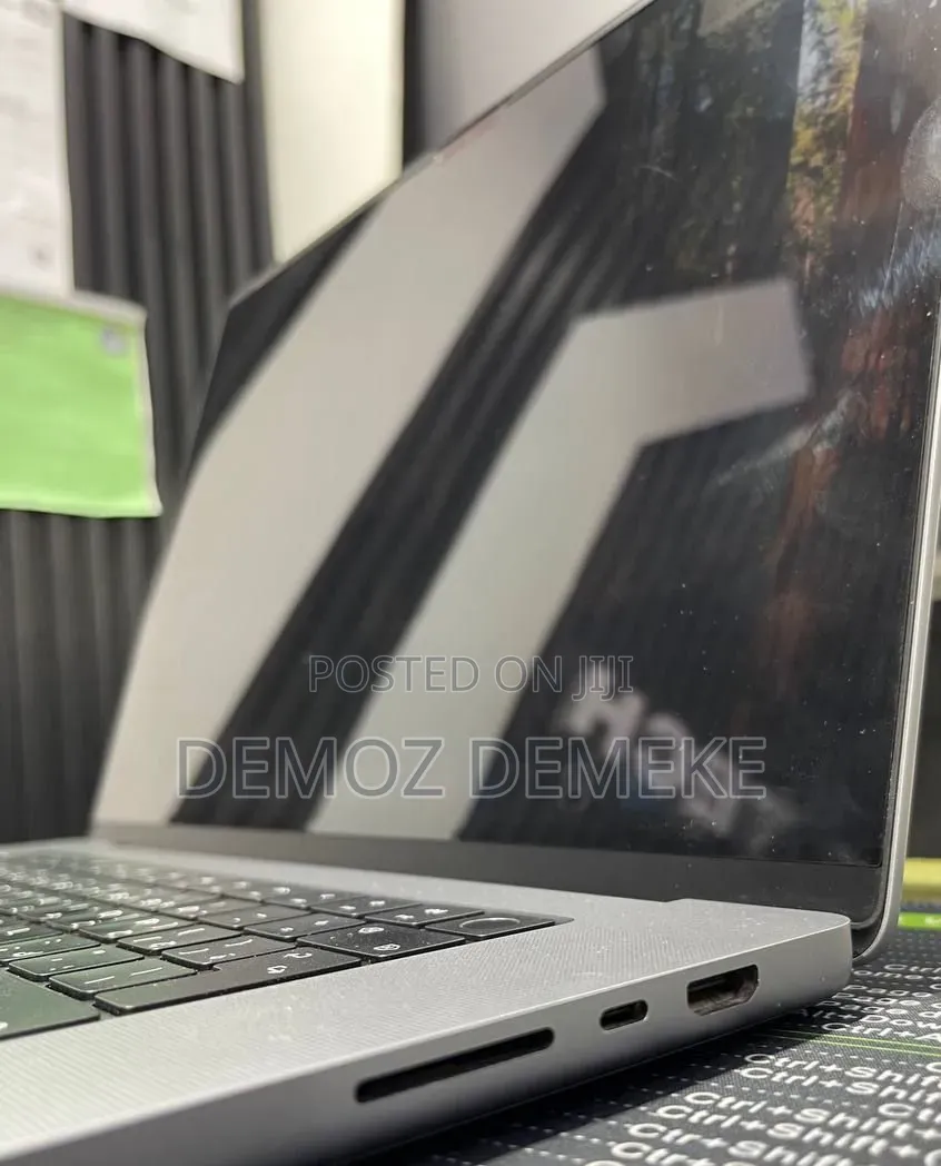 New Laptop Apple MacBook Pro M1 16GB Apple M1 Pro SSD 512GB