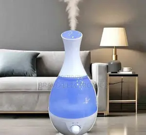 Humidifier With A 2.4l Capacity And Led Light