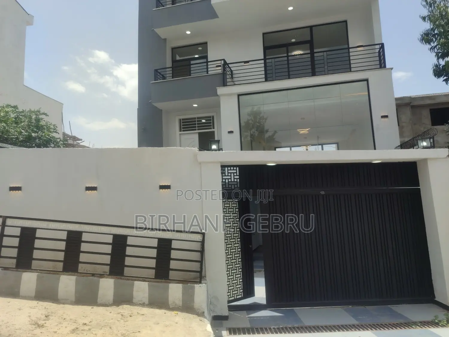 11bdrm House in G+3 House, Bole for rent