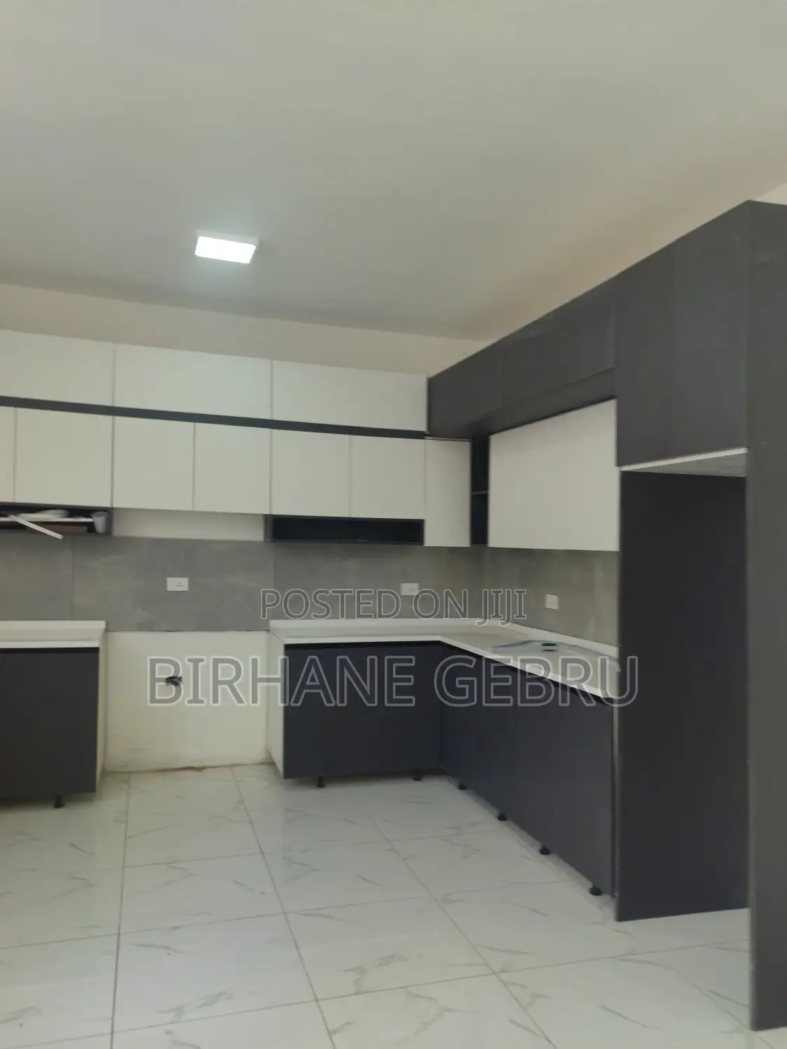 11bdrm House in G+3 House, Bole for rent