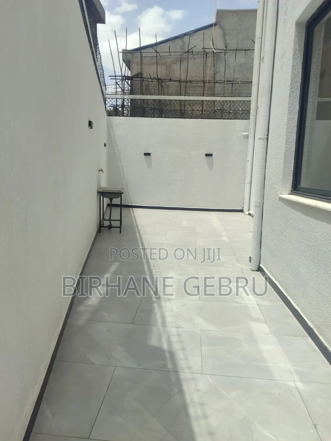 11bdrm House in G+3 House, Bole for rent