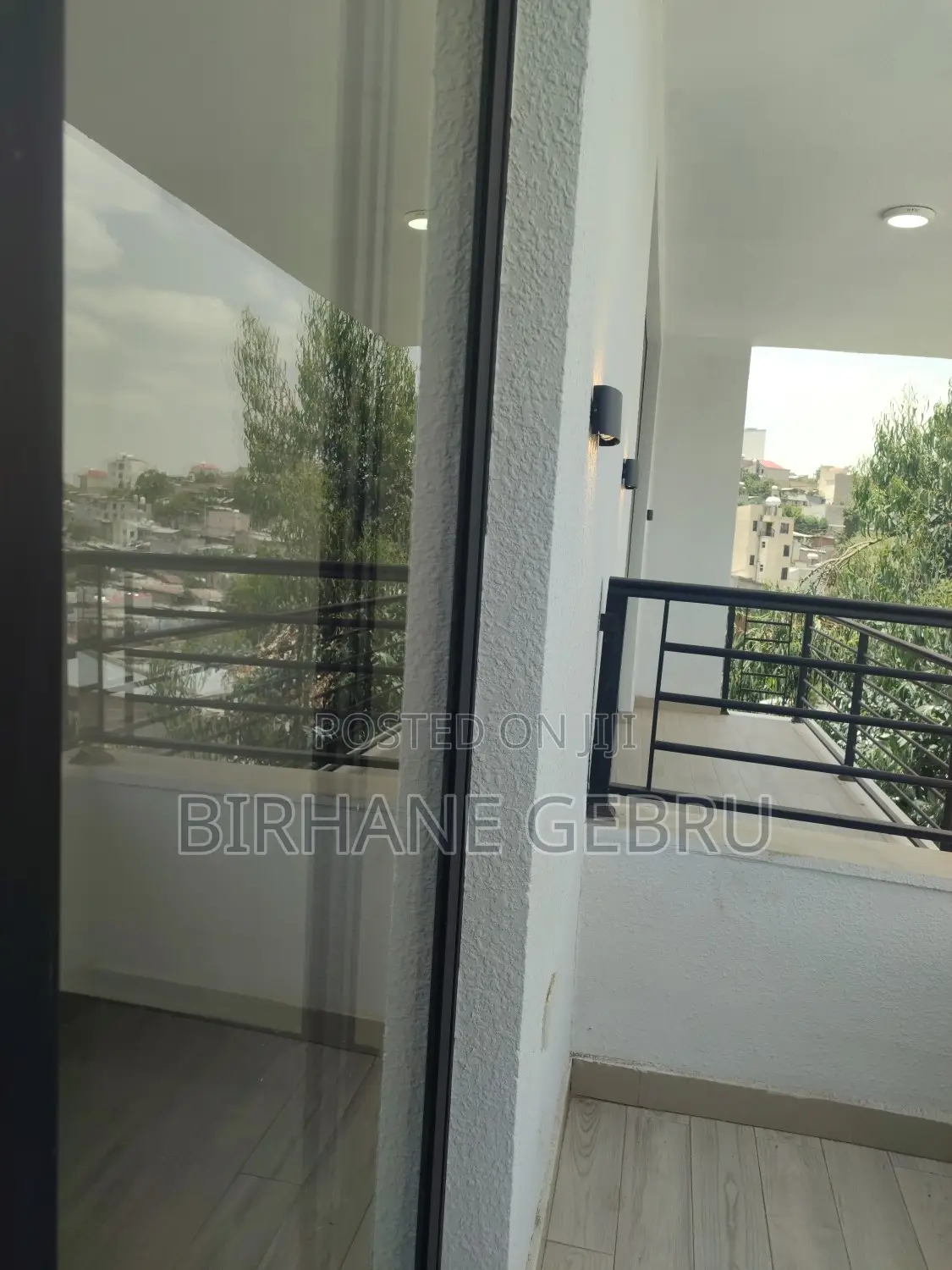 11bdrm House in G+3 House, Bole for rent