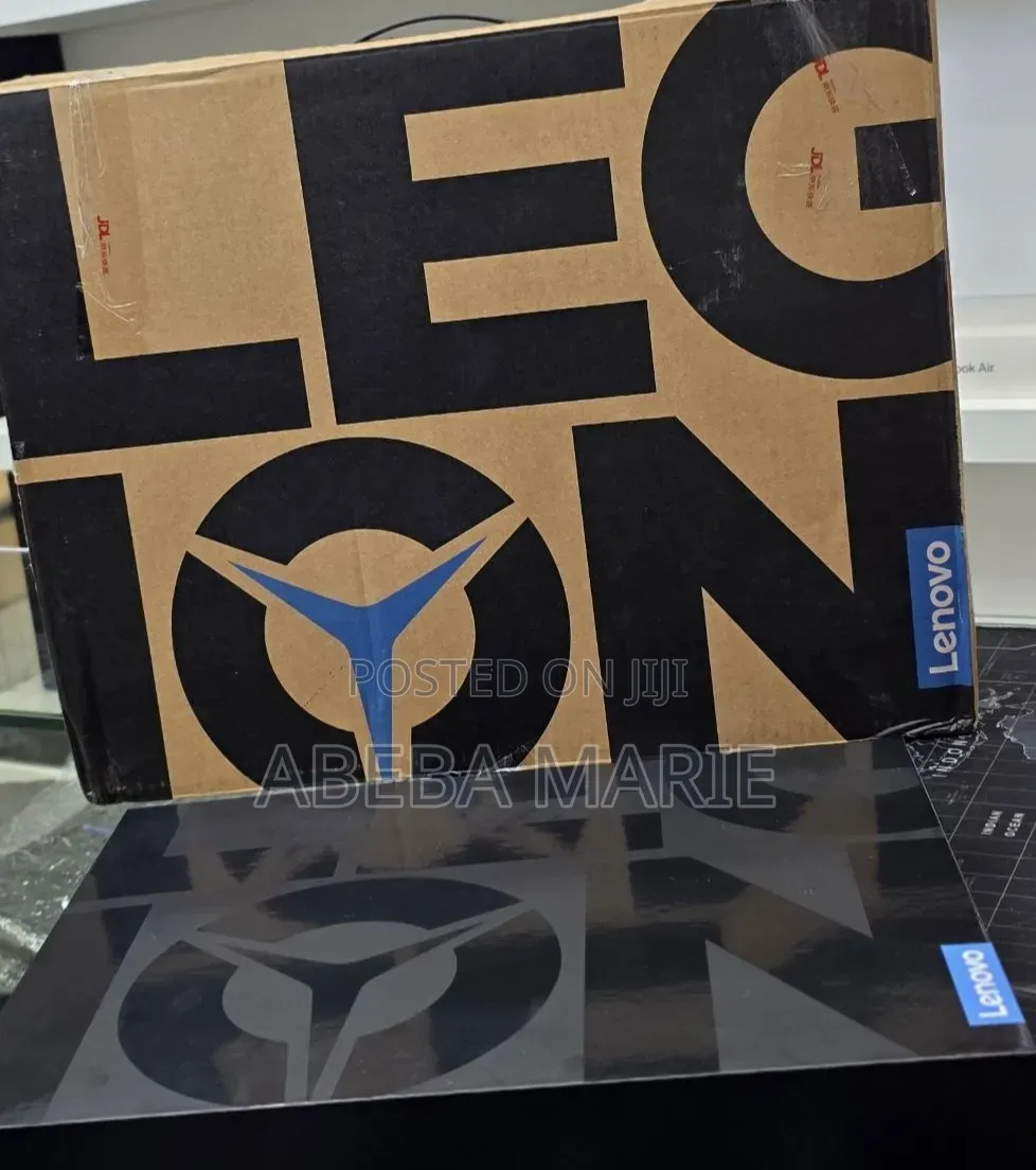 New Laptop Lenovo Legion Pro 7 32GB AMD Ryzen 9 SSD 1T