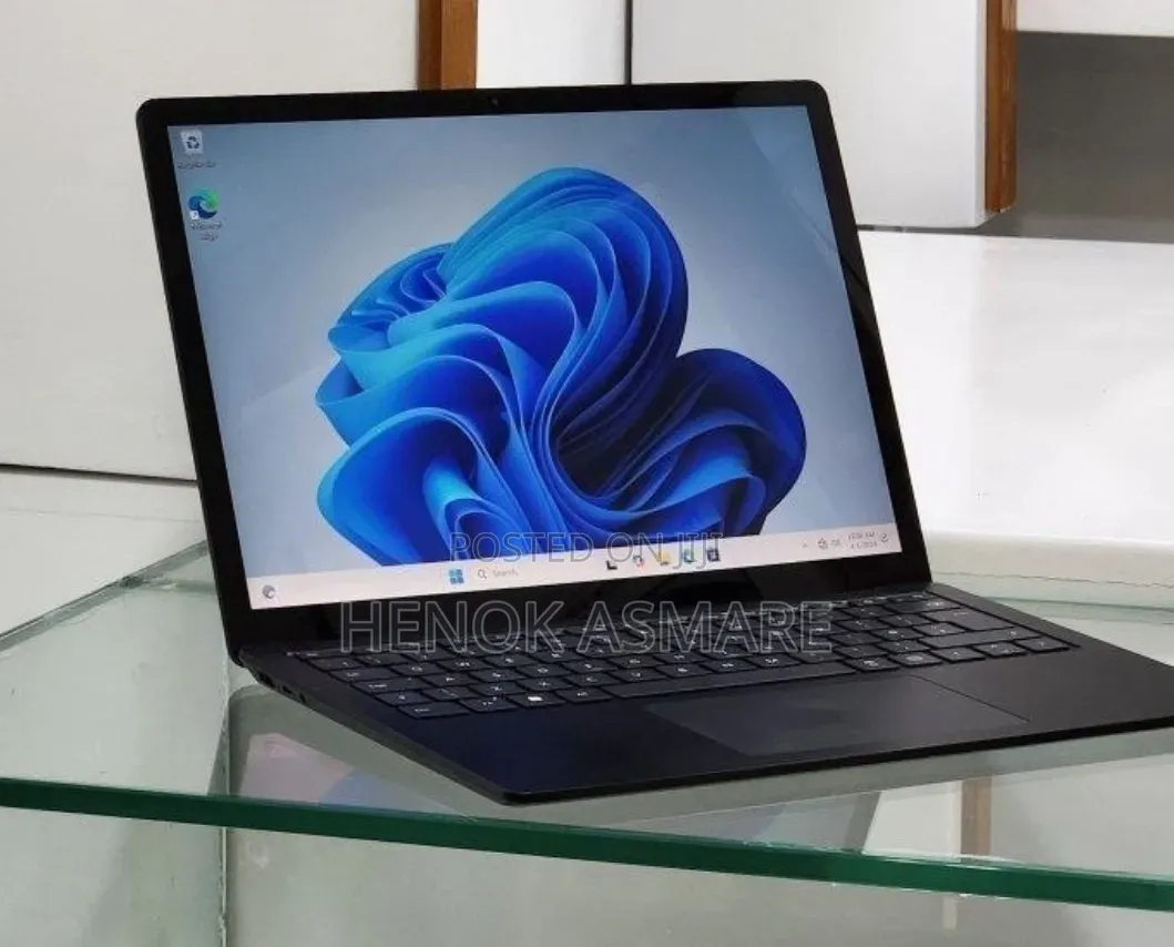 New Laptop Microsoft Surface 16GB Intel Core i7 SSD 512GB