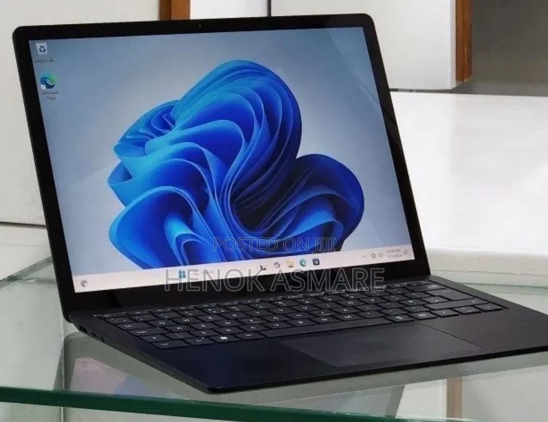 New Laptop Microsoft Surface 16GB Intel Core i7 SSD 512GB