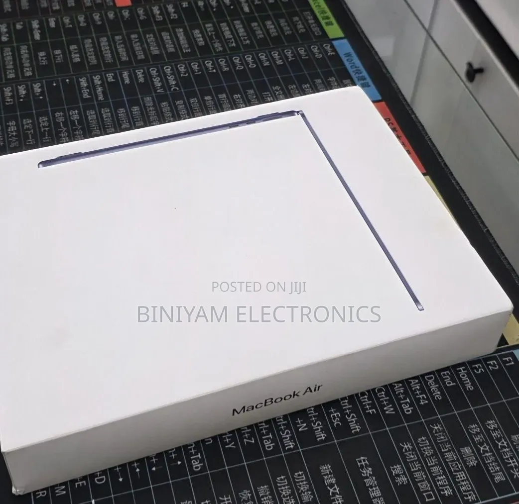 New Laptop Apple MacBook Air 2026 M5 13-inch 16GB Apple M5 SSD 512GB