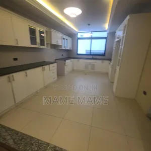 8bdrm House in Addis Abeba, Bole for sale