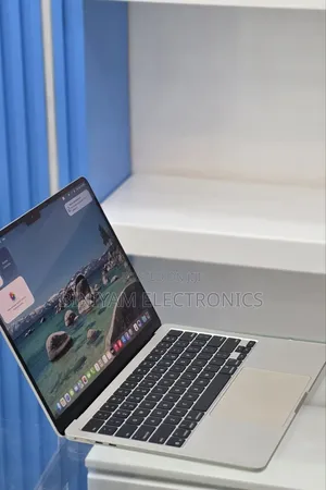 New Laptop Apple MacBook Air 2025 M4 13-inch 16GB Apple M4 SSD 256GB