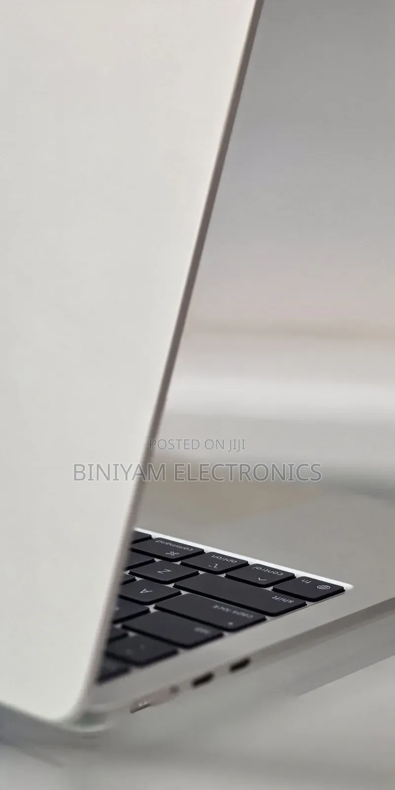 New Laptop Apple MacBook Air 2025 M4 13-inch 16GB Apple M4 SSD 256GB