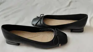 Original Clarks Black Leather Flats Size 39 – Brand New