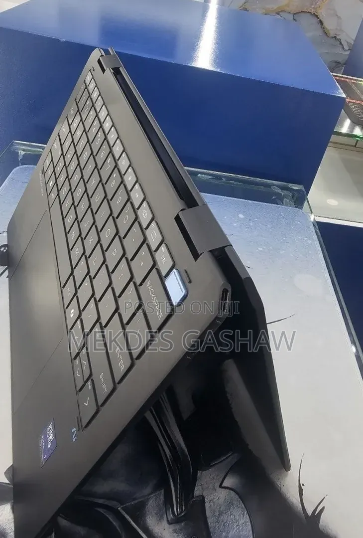 New Laptop HP OmniBook Ultra Flip 14" 16GB Intel Core Ultra 7 SSD 1T