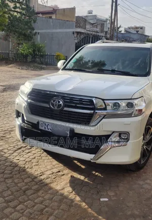 Toyota Land Cruiser 2010 White