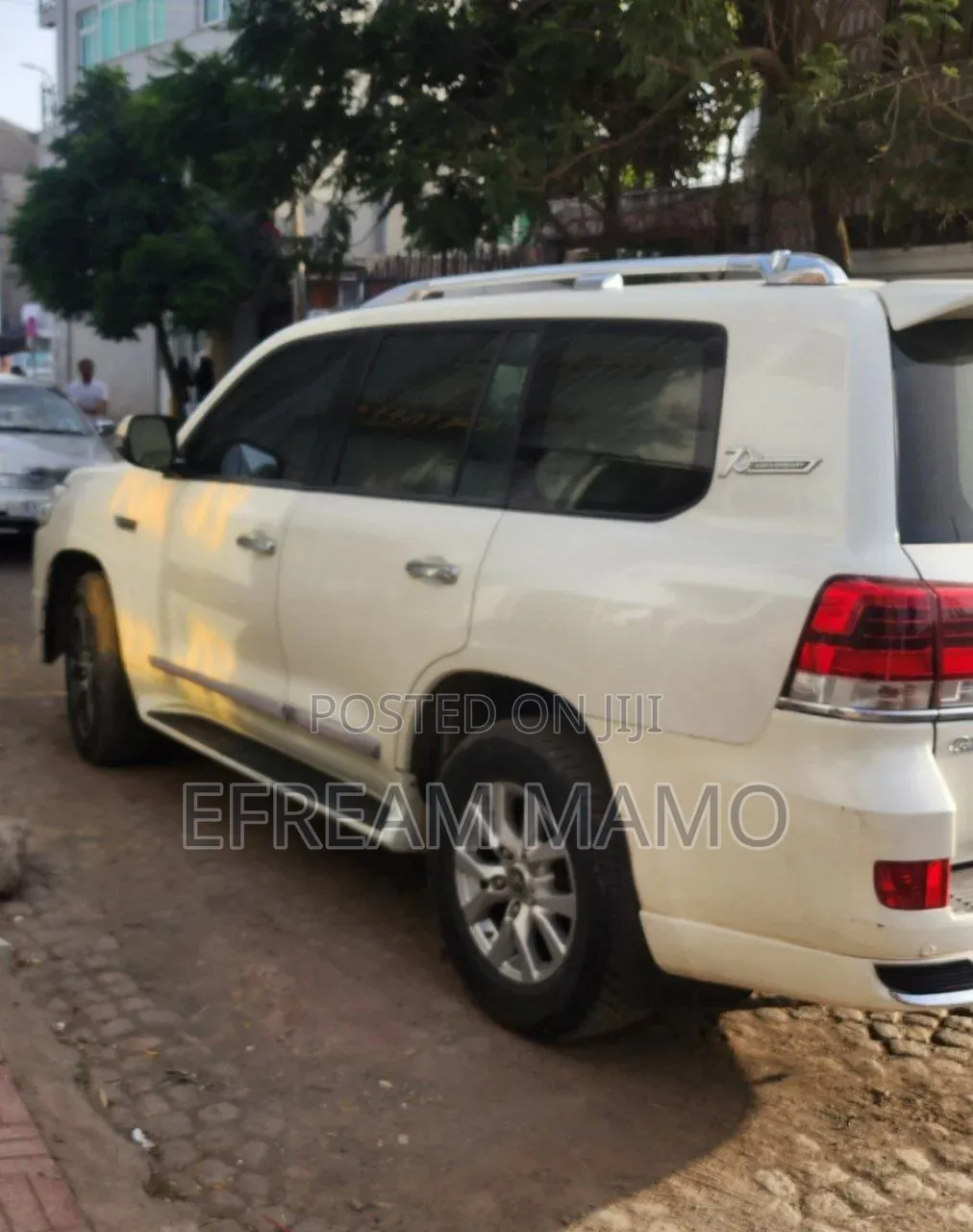 Toyota Land Cruiser 2010 White