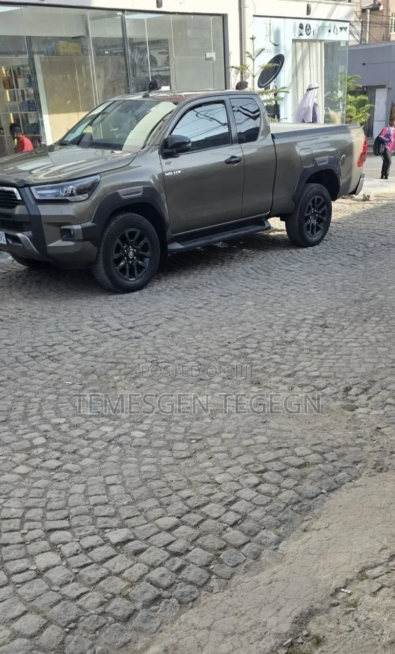 Toyota Hilux 2021 Gray