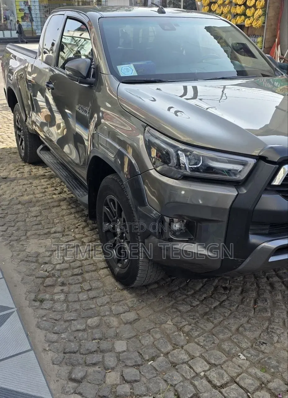 Toyota Hilux 2021 Gray