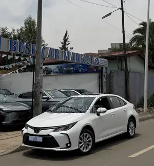 Toyota Corolla LE 2023 White