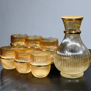 Ribbed Glass Carafe Set With a Gold-Accented Design ምጥጥ ማቅረቢያ ከነብርጭቆ
