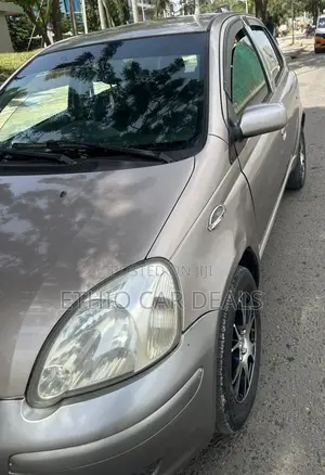 Toyota Vitz 2005 Gold