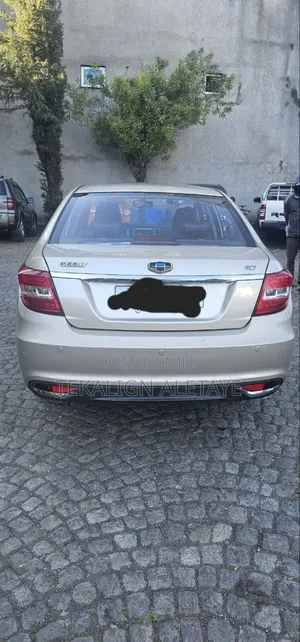 Geely Emgrand EC7 2017 Gold