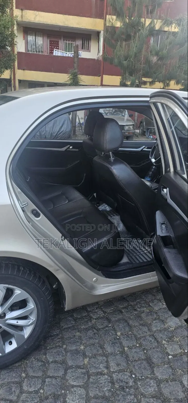 Geely Emgrand EC7 2017 Gold