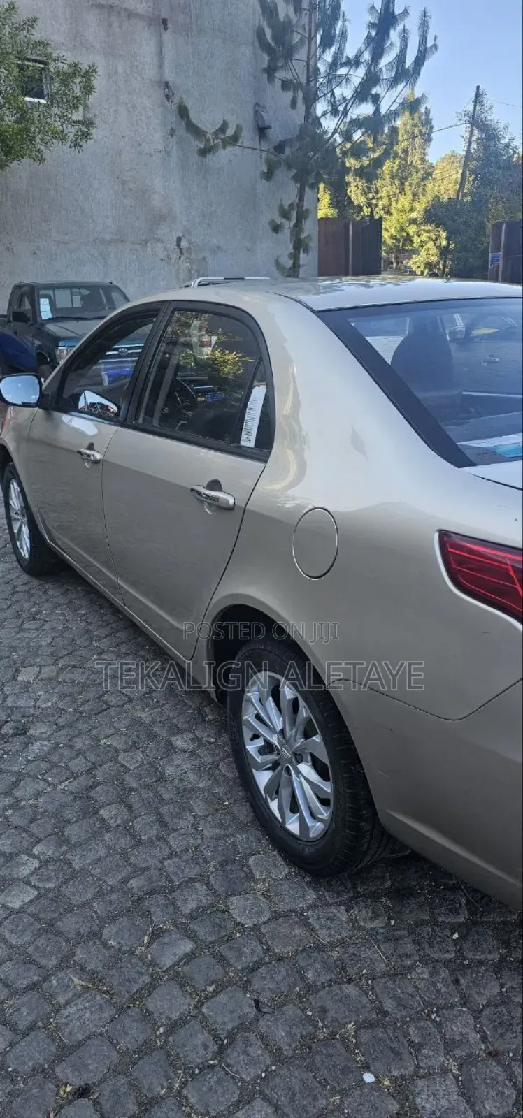 Geely Emgrand EC7 2017 Gold