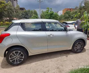 Suzuki Swift 2022 Silver