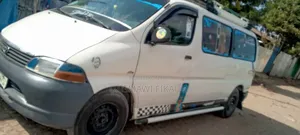 Toyota HiAce 2002 White
