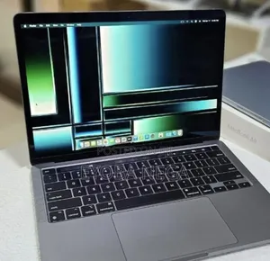 Laptop Apple MacBook Pro 2022 M2 8GB Apple M2 SSD 256GB