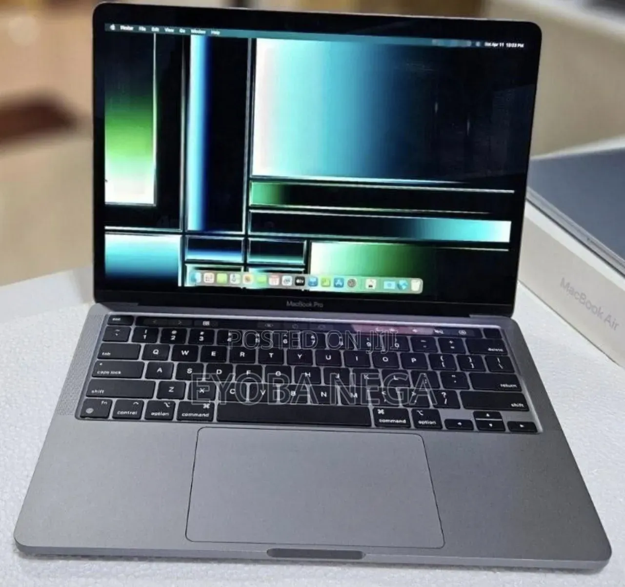 Laptop Apple MacBook Pro 2022 M2 8GB Apple M2 SSD 256GB