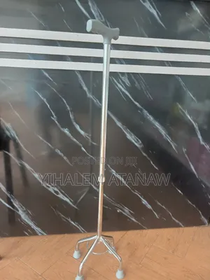 4 Quad Walking Stick አራት እግር ያለው የመራመጃ ዱላ ጠንካራ እና ሚዛን የሚጠብቅ የመራመጃ ዱላ