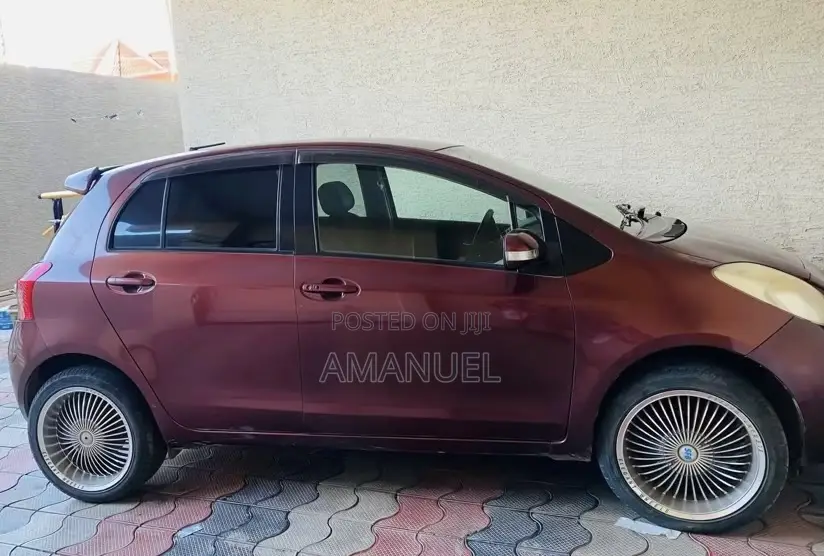 Toyota Yaris 2010 Burgundy