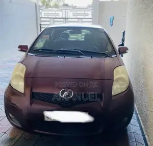 Toyota Yaris 2010 Burgundy