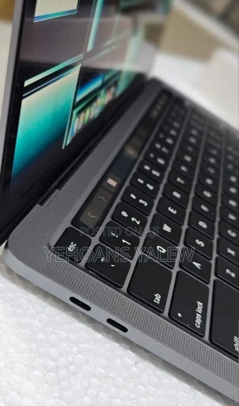 New Laptop Apple MacBook Pro 2022 M2 8GB Apple M2 SSD 256GB
