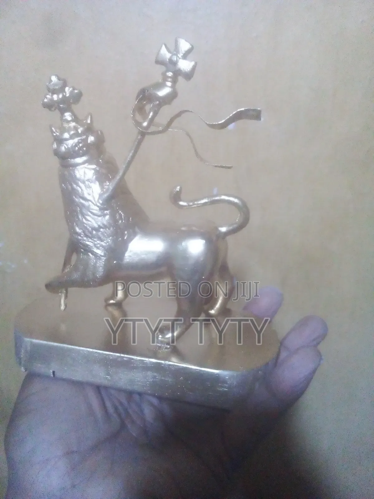 በእጅ የተሰራ ቅርፃቅርፅ