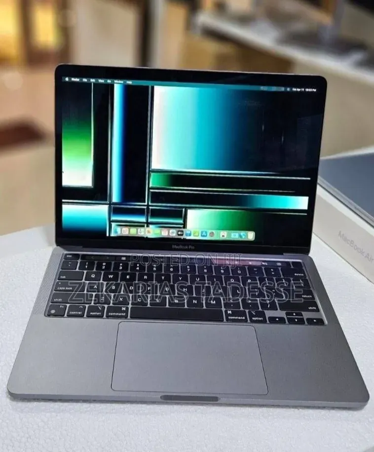 New Laptop Apple MacBook Pro 2022 M2 8GB Apple M2 SSD 256GB