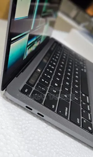 New Laptop Apple MacBook Pro 2022 M2 8GB Apple M2 SSD 256GB
