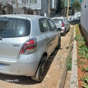 Toyota Yaris 2010 Silver