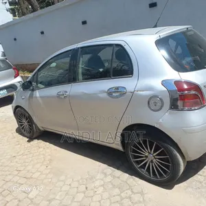Toyota Yaris 2010 Silver