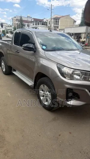 Toyota Hilux 2020 Gold