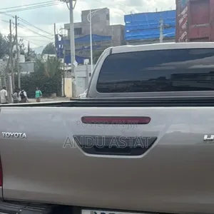 Toyota Hilux 2020 Gold