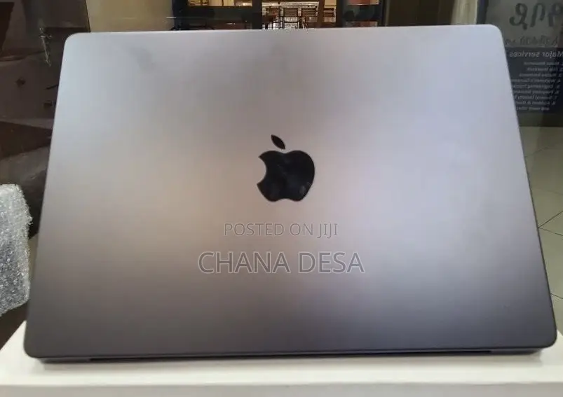 New Apple MacBook Pro 2025 M5 14-inch 16GB Apple M5 Pro SSD 512GB