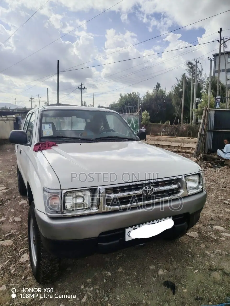 Toyota Hilux 2000 White